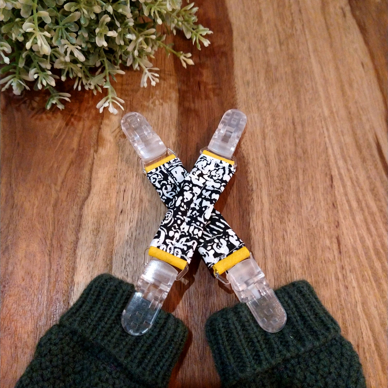 PATIKIL Porte-gants 3Pcs Gants Grabber Clips Empêcher Perdre Crochet  Support Cintre pour Lunettes Casques Noir : : Bricolage