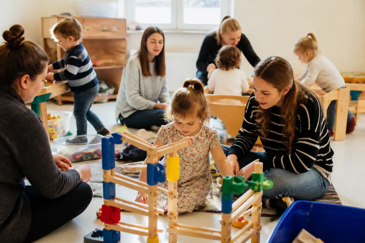 Formation éducateur jeune enfant : diplôme d’État et parcours